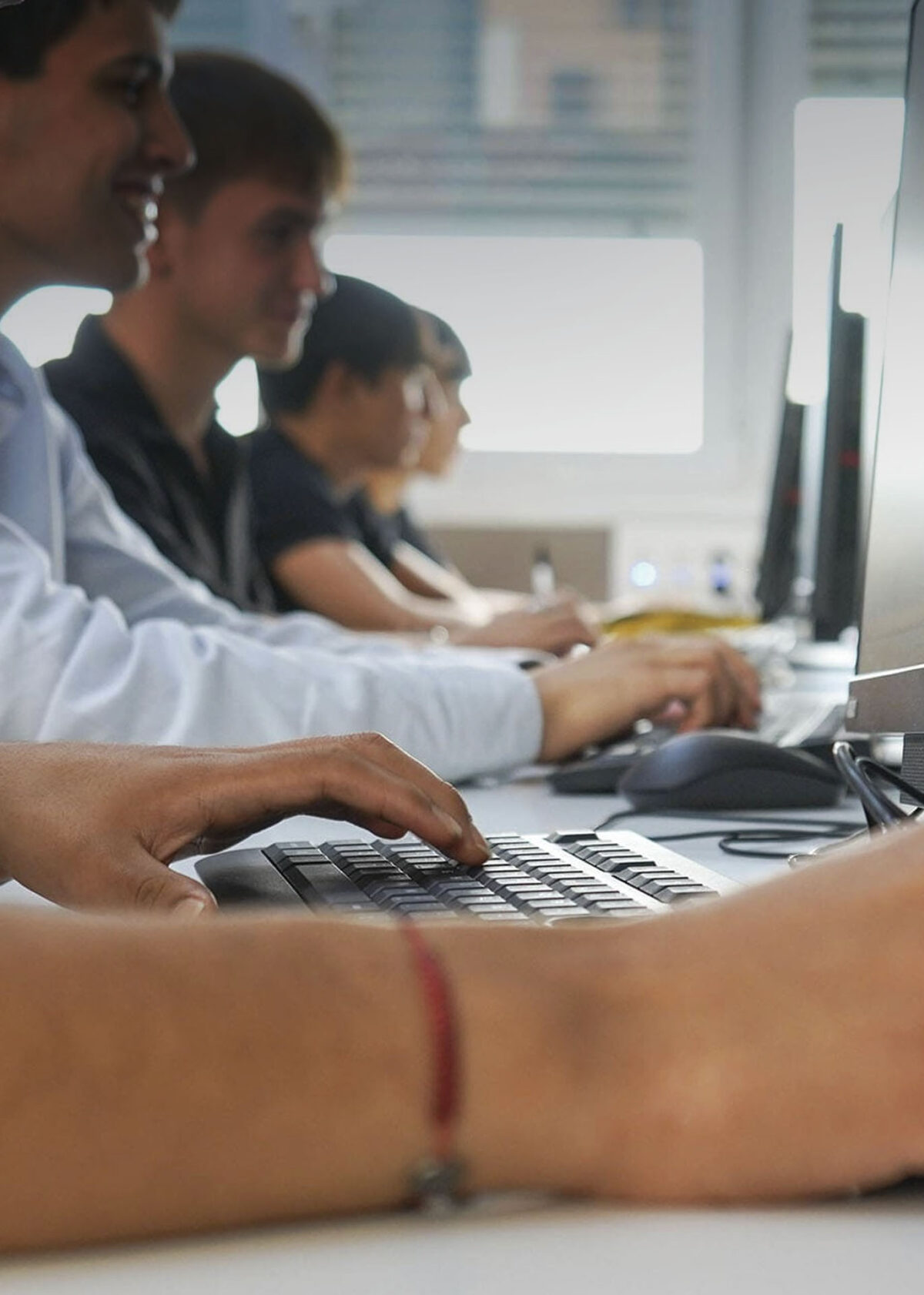Grado Superior Técnico Superior en Desarrollo de Aplicaciones Web (DAW).jpg